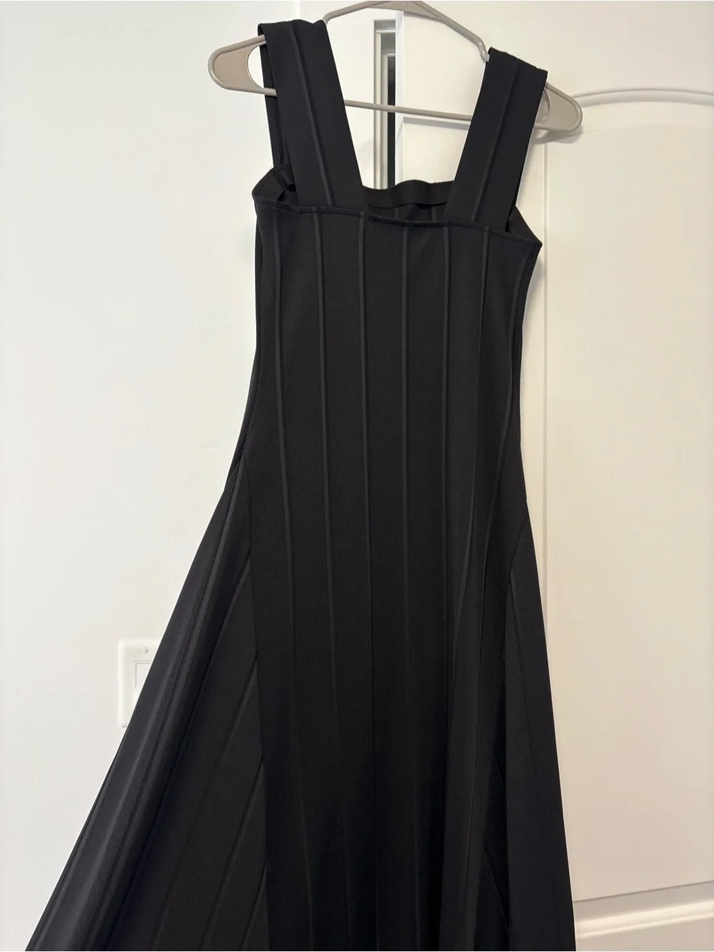 Theory sleek black